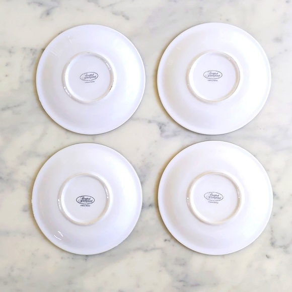 NWOT. Certified International Dinner Plates with Painted Santa Claus, 4 pcs. - Picture 4 of 5